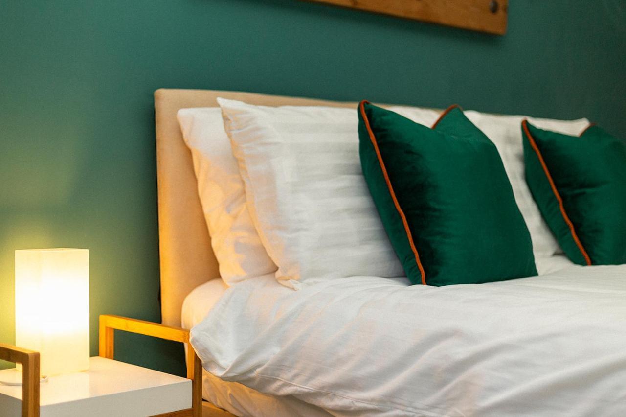 Stylish & Cosy Margate Escape With Hot Tub And Log Burner Dogs Welcome *