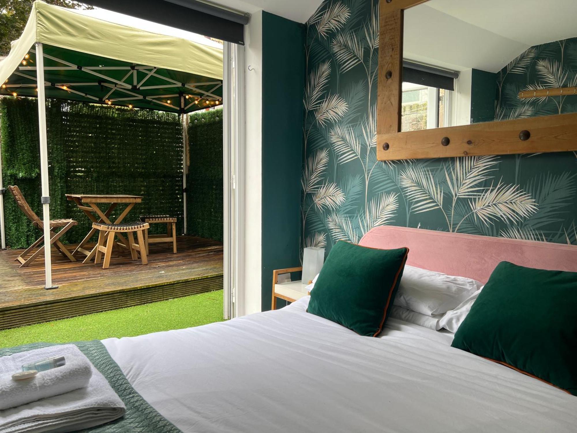 Stylish & Cosy Margate Escape With Hot Tub And Log Burner Dogs Welcome Apartment Margate
