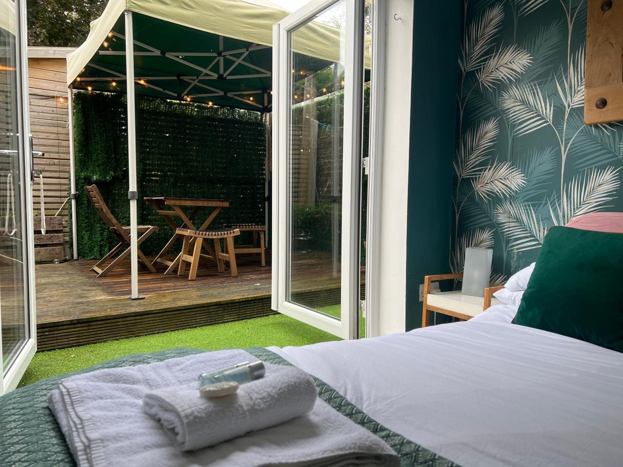 Stylish & Cosy Margate Escape With Hot Tub And Log Burner Dogs Welcome Margate
