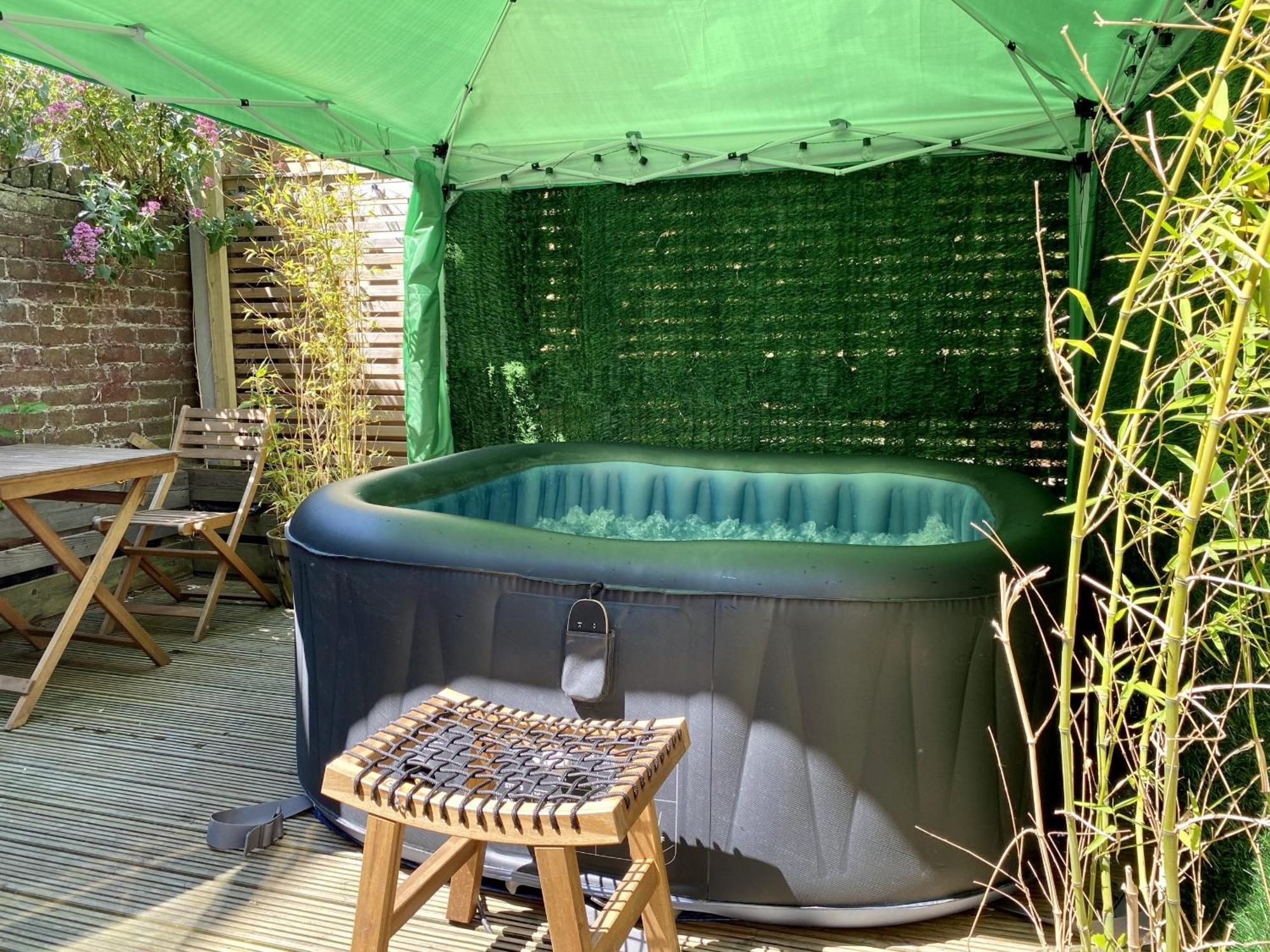Stylish & Cosy Margate Escape With Hot Tub And Log Burner Dogs Welcome Apartment *