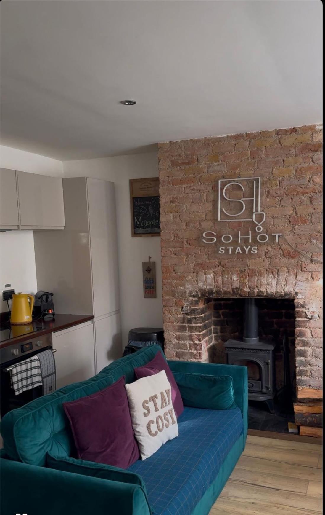 Apartment Stylish & Cosy Margate Escape With Hot Tub And Log Burner Dogs Welcome