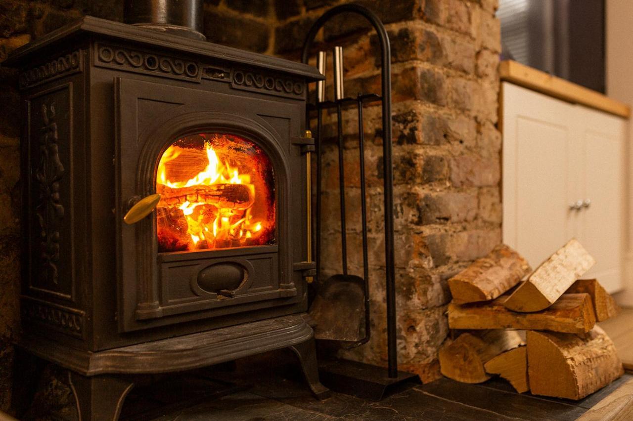 Stylish & Cosy Margate Escape With Hot Tub And Log Burner Dogs Welcome