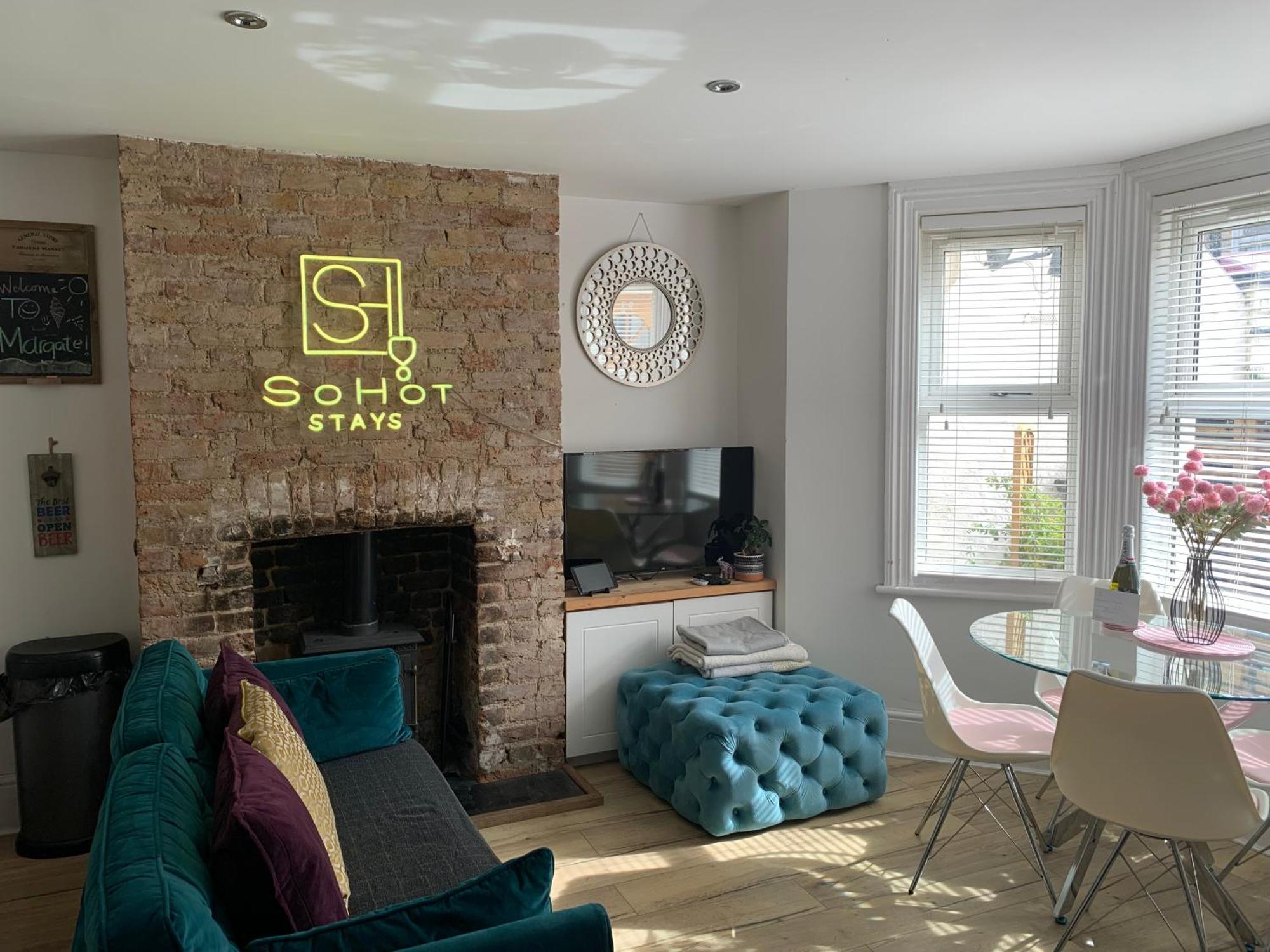 Apartment Stylish & Cosy Margate Escape With Hot Tub And Log Burner Dogs Welcome *